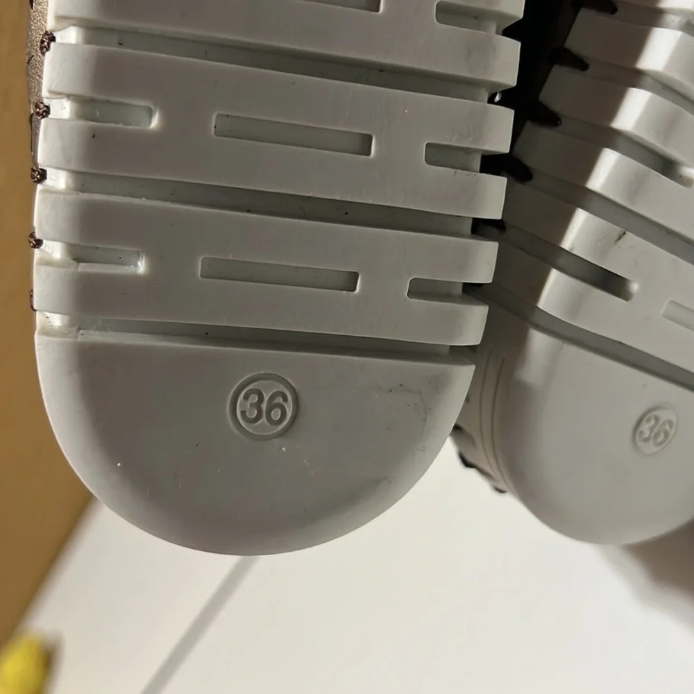 ERIC MICHAEL WOMEN INEZ LEATHER SLIP-ON FLAT COMFORT SHOES. Size 5.5 - Picture 5 of 5